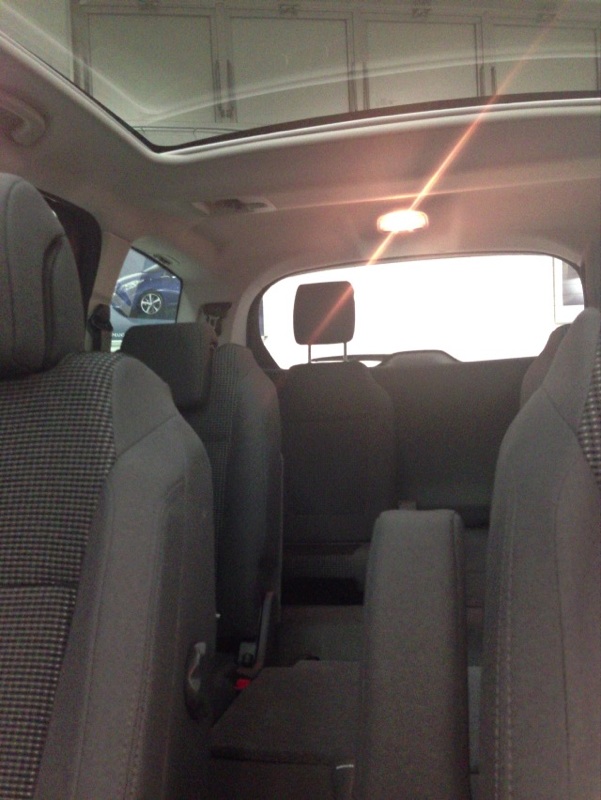 5008試乗車ございます。