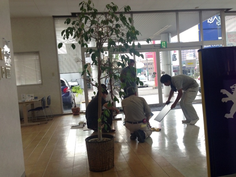 コソコソ・・・