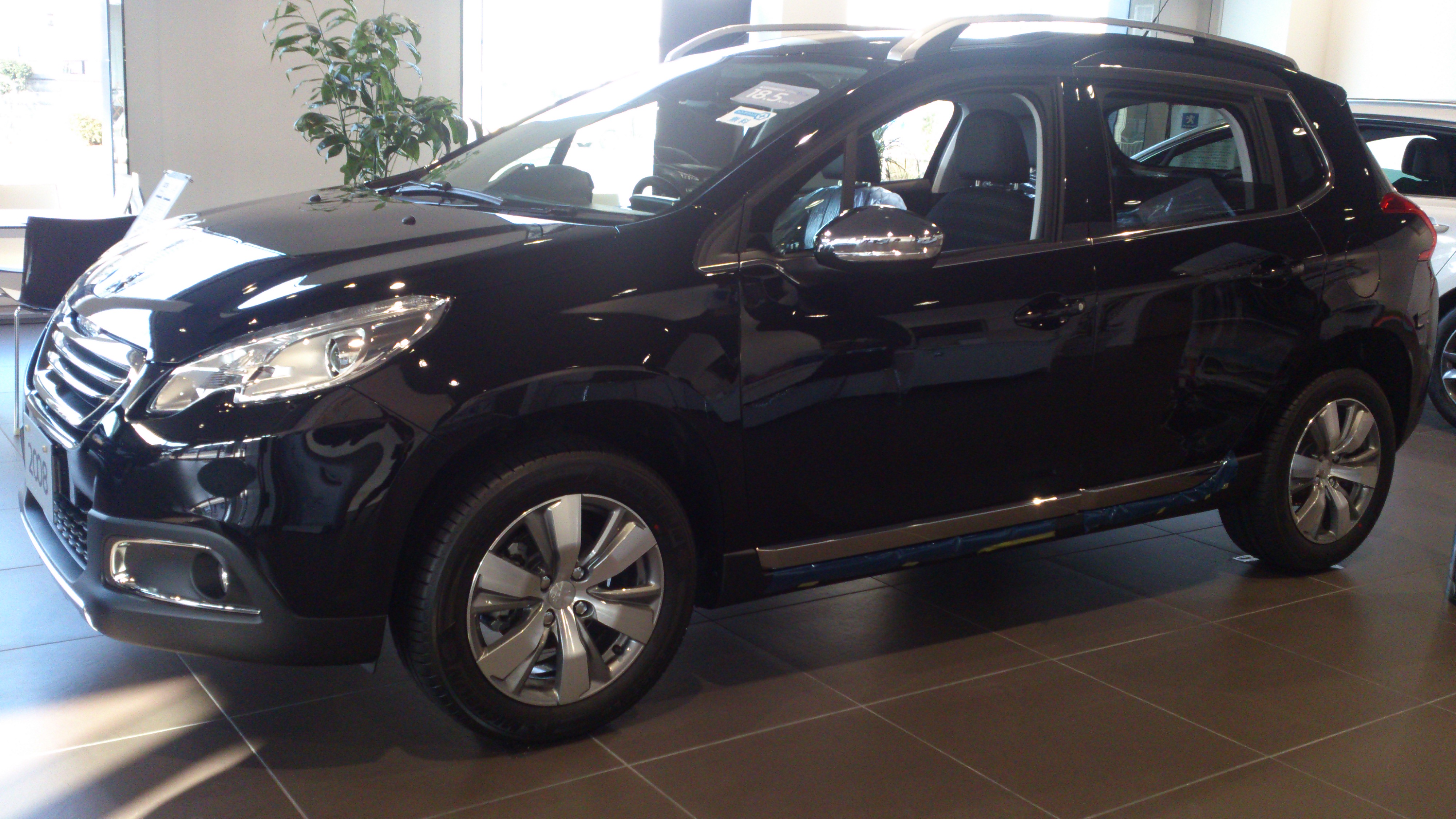 NEW　PEUGEOT　2008　デビューフェア