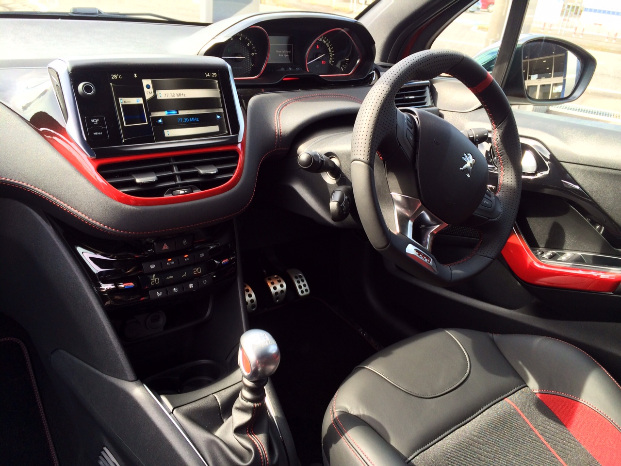 208GTi 試乗車