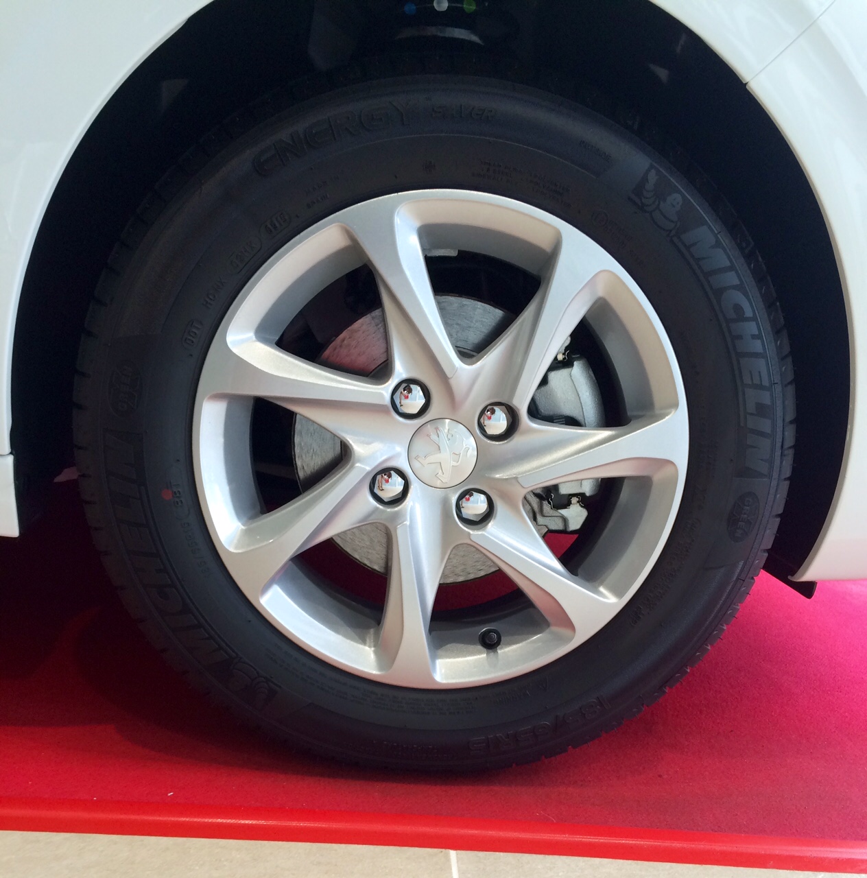 限定車『208 style』入りました！！