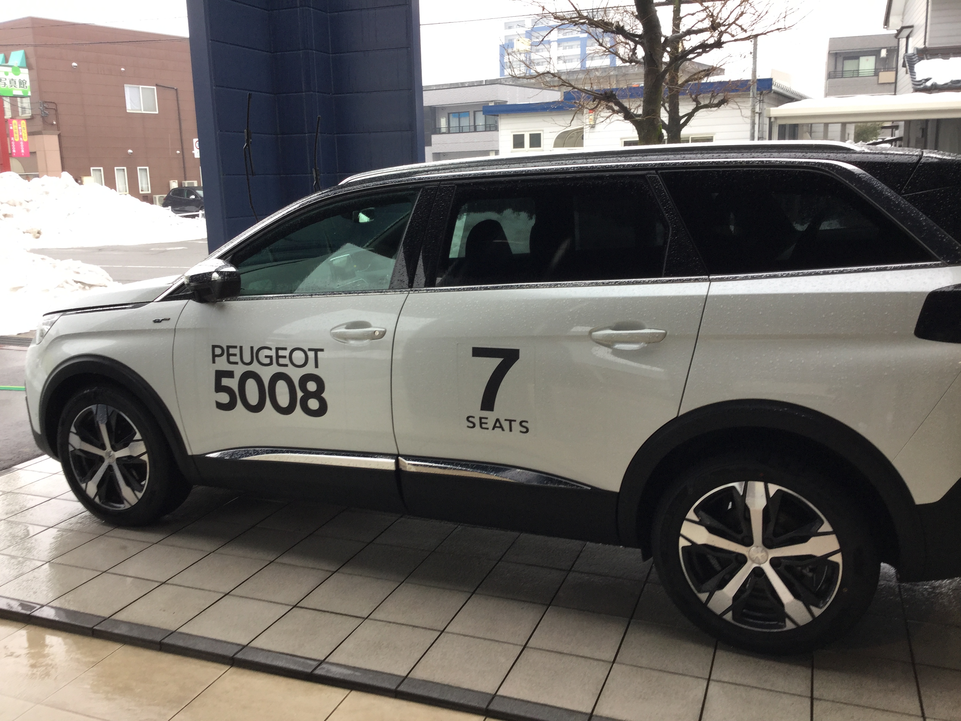 NEW 7-SEAT SUV PEUGEOT 5008