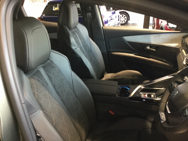 3008 GT BlueHDi ファーストクラスパッケージ