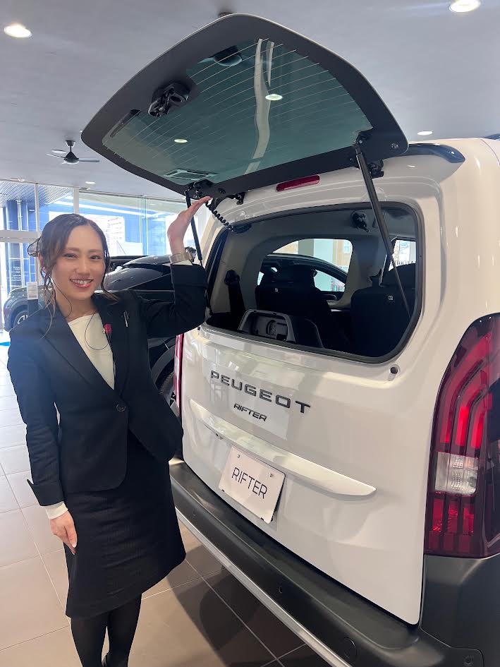 PEUGEOT RIFTER のガラスハッチ 🚗