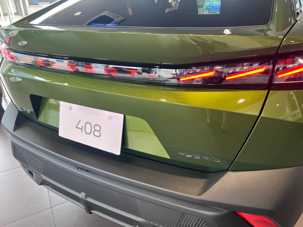 NEW 408の発光レタリング