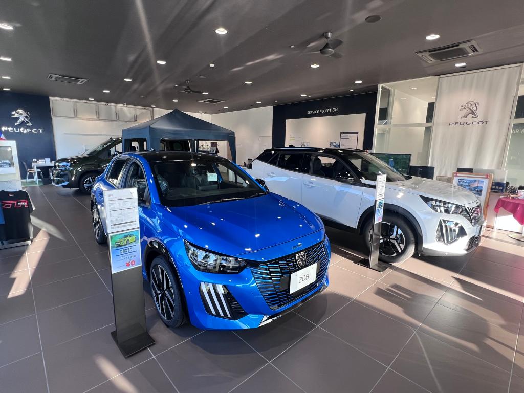 🚗✨ショールーム展示車を入れ替えました✨