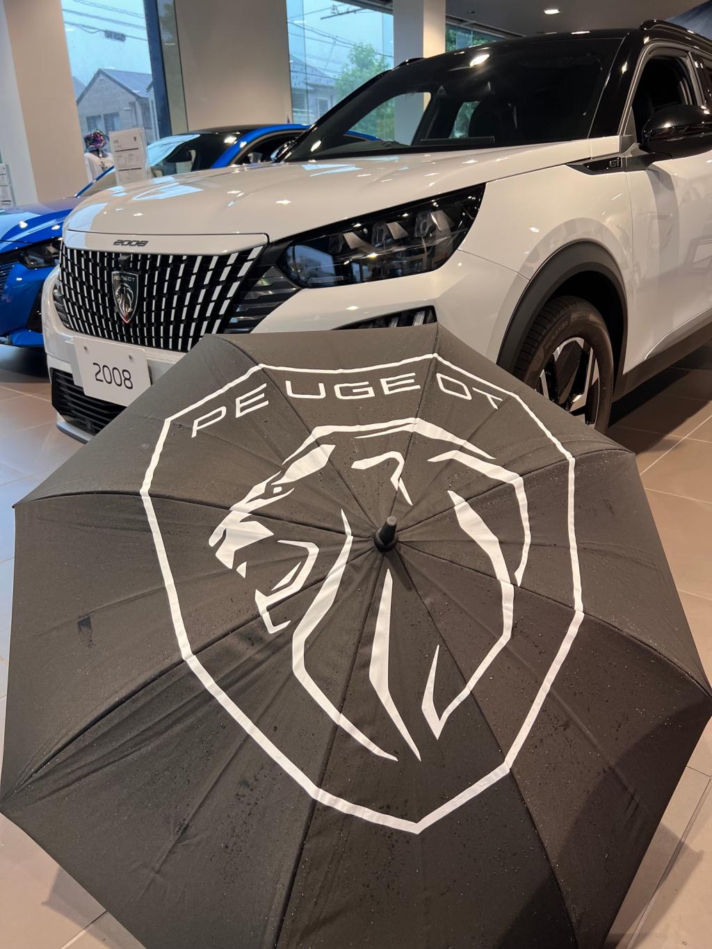 ☔️ 突然の雨にも、PEUGEOTと。